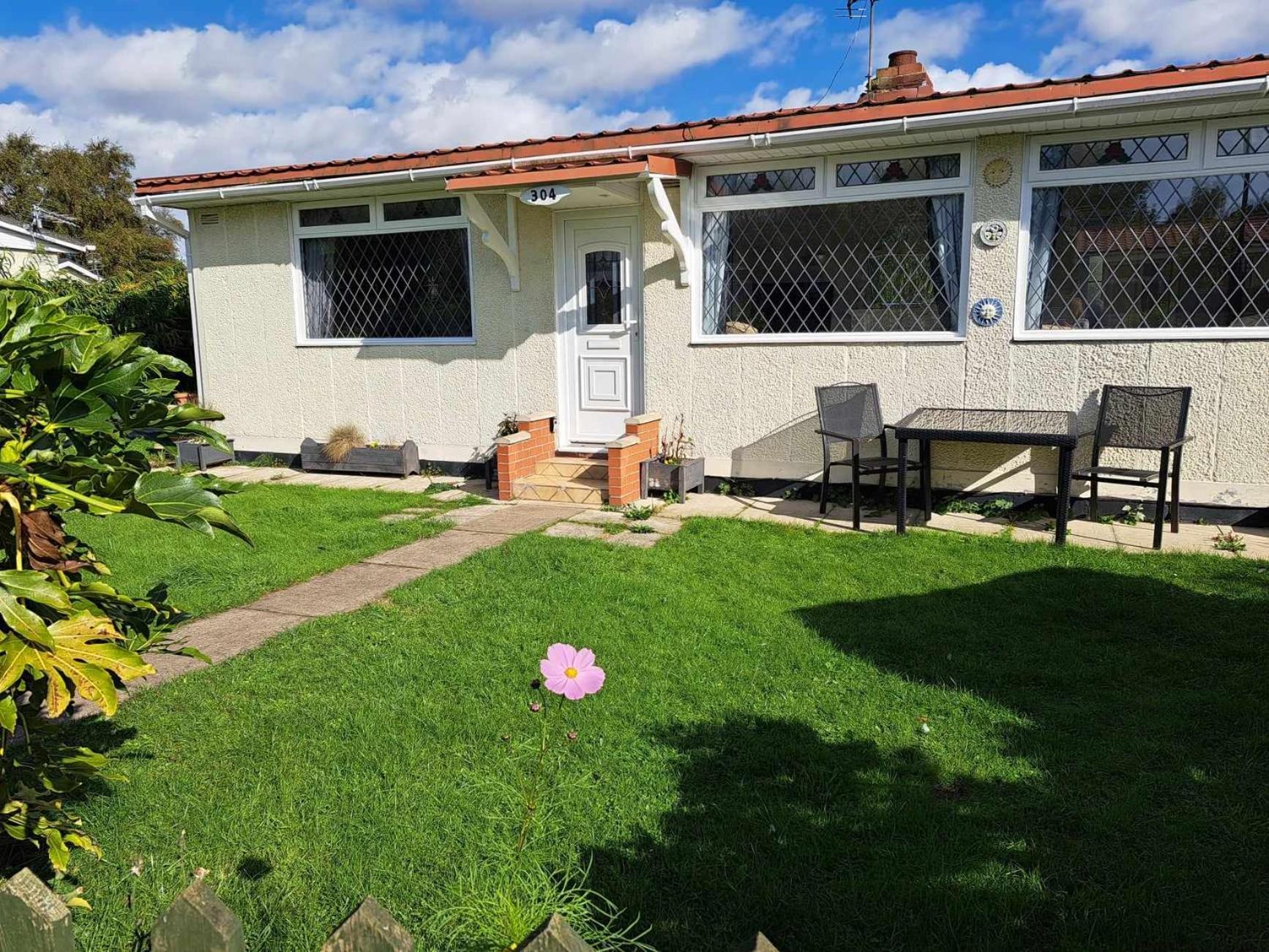 Beach & Tonic Beachside Chalet Humberston Exterior photo